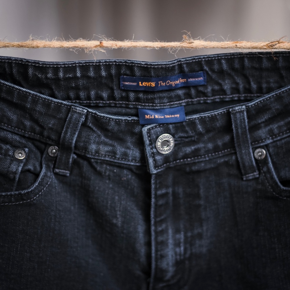 Levi’s Mid Rise Skinny Jean. - Picture 5 of 8
